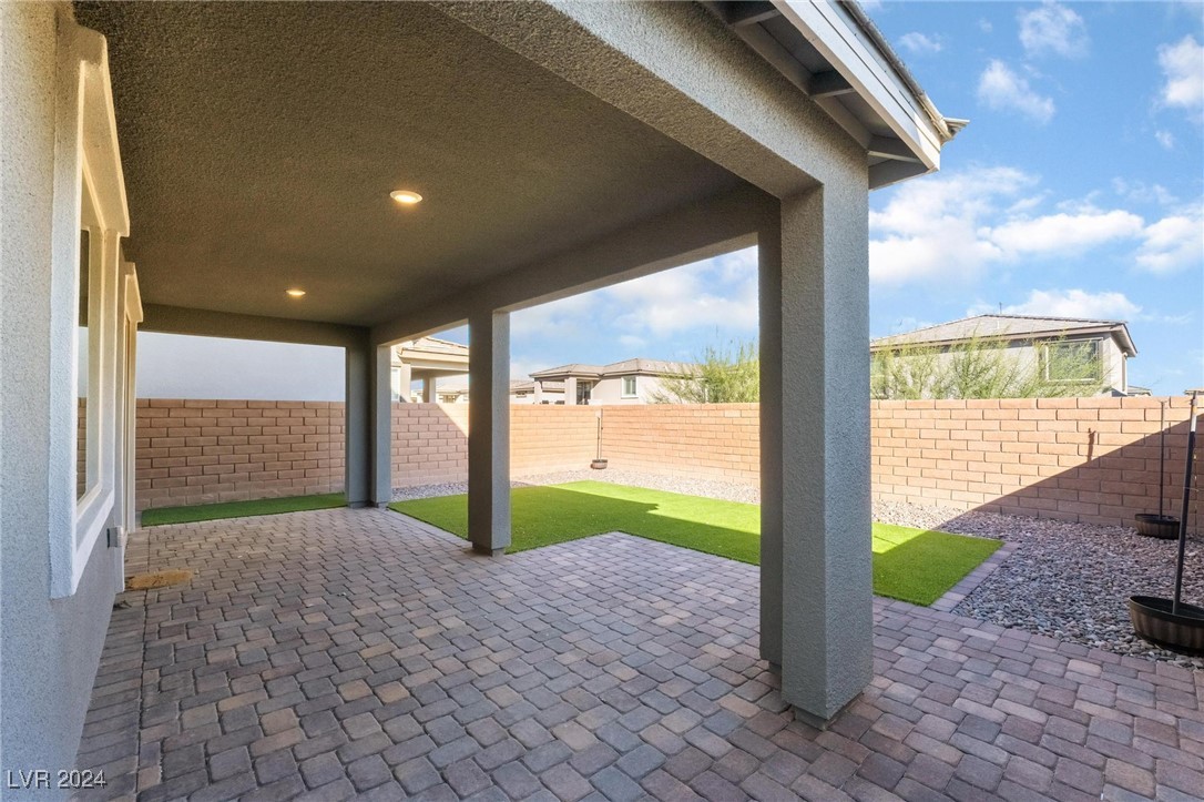 4154 Elegant Chateau Street