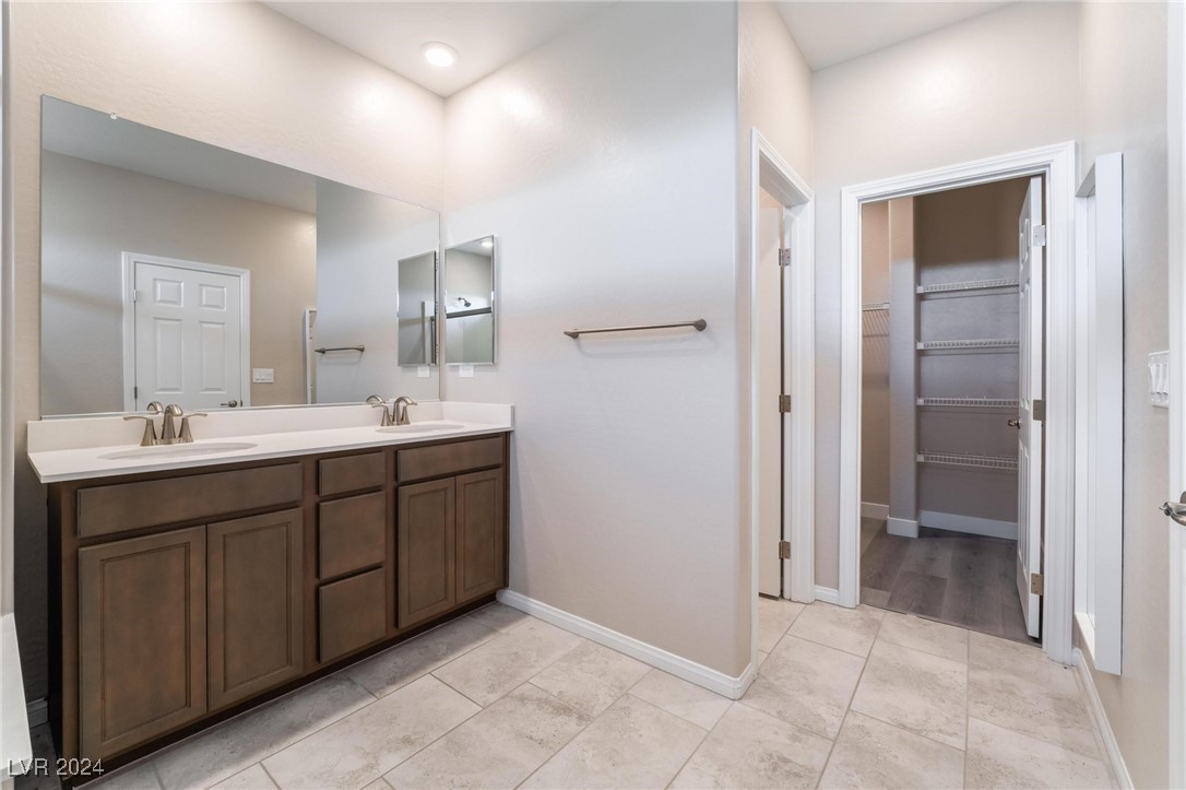 4154 Elegant Chateau Street