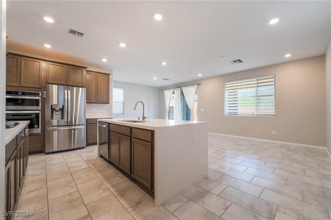 4154 Elegant Chateau Street