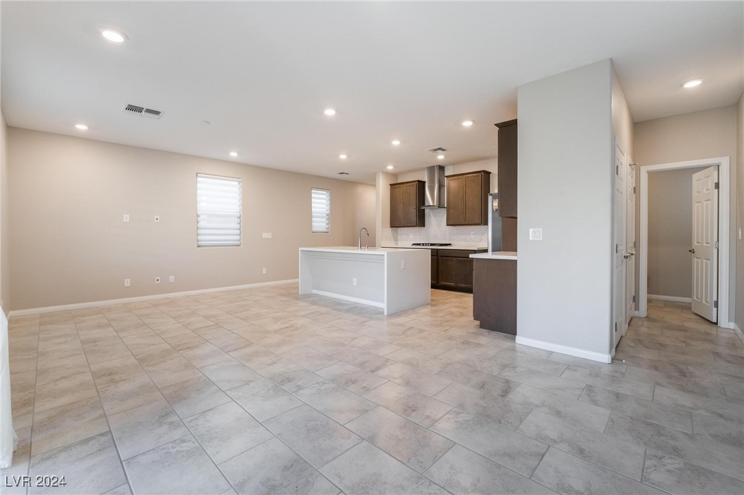 4154 Elegant Chateau Street