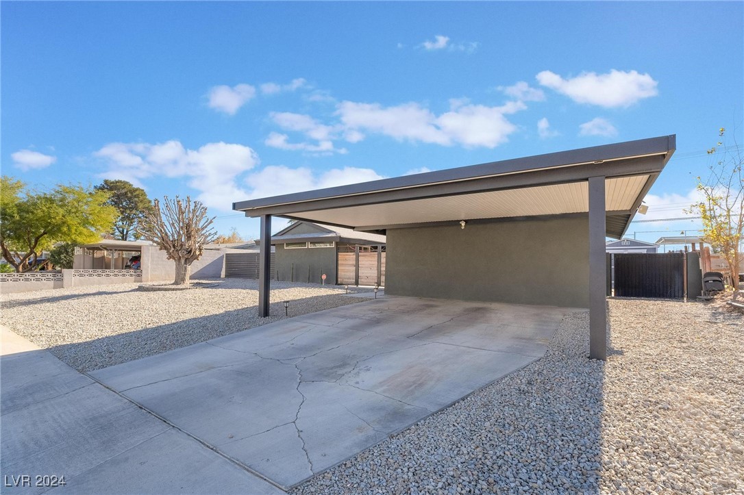 1671 Commanche Drive