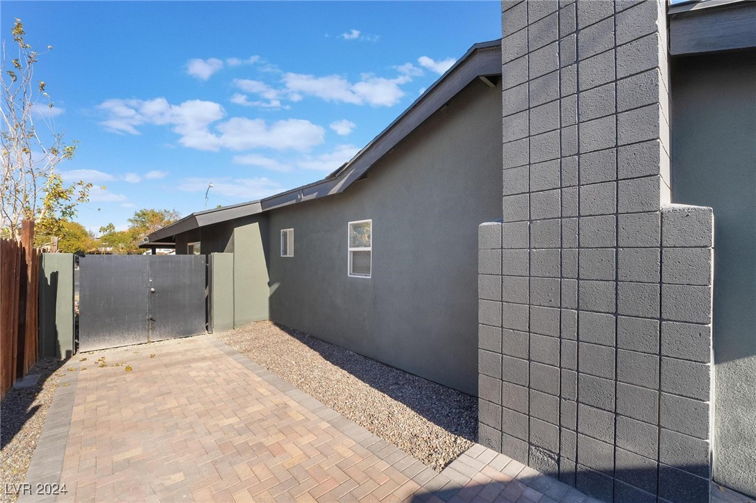 1671 Commanche Drive