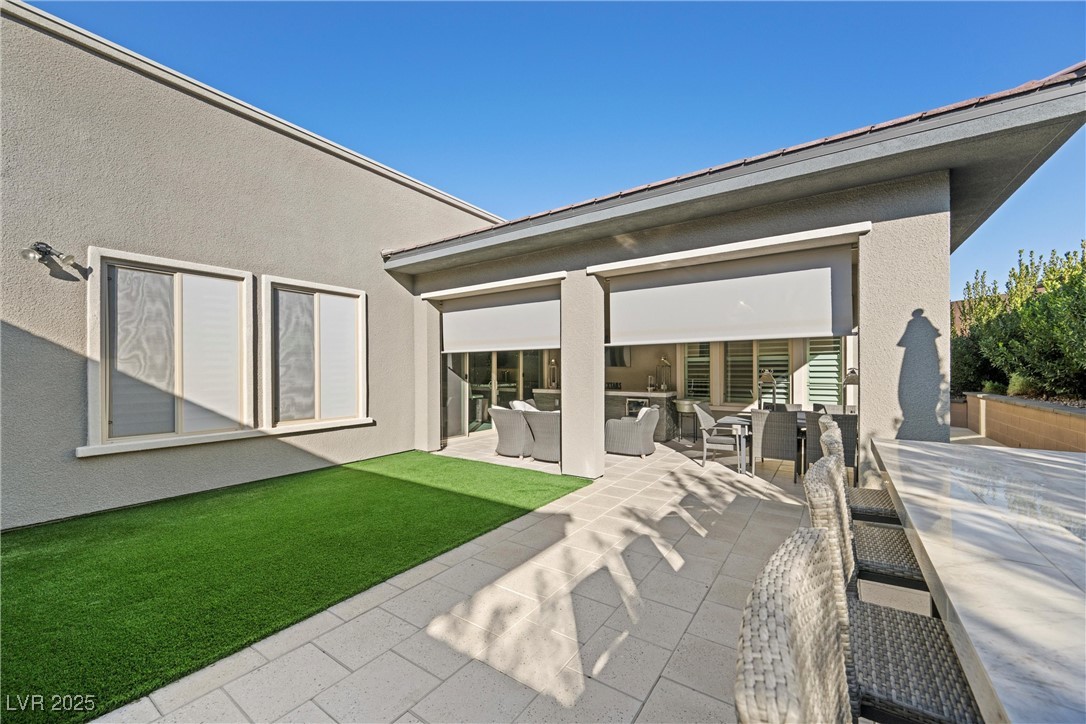 6833 Desert Crimson Street