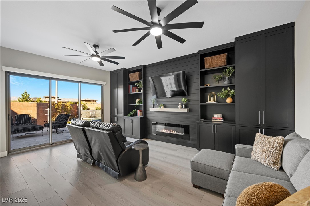 6833 Desert Crimson Street