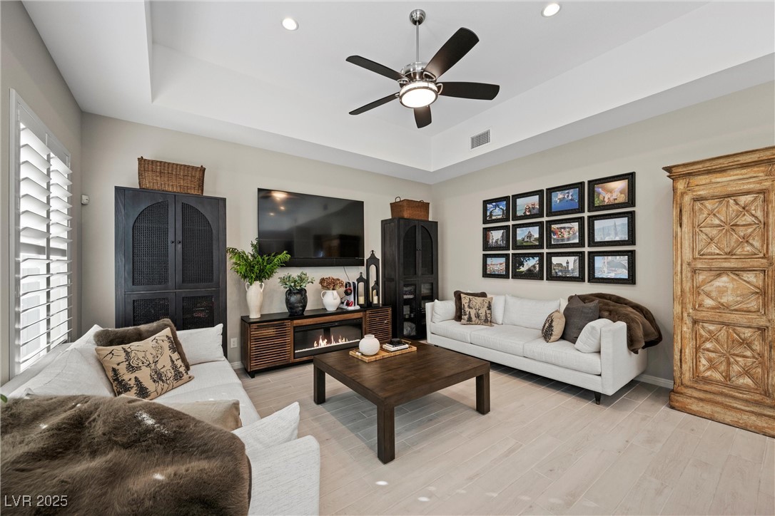 6833 Desert Crimson Street
