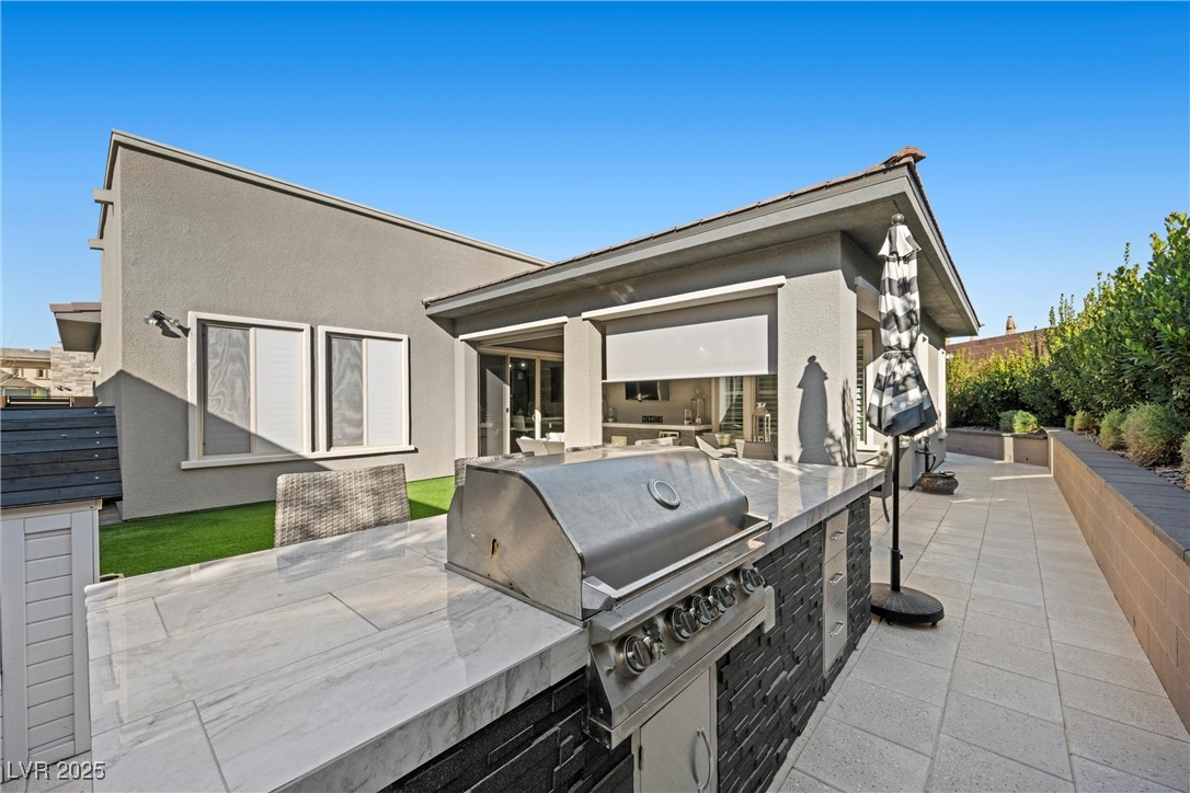6833 Desert Crimson Street