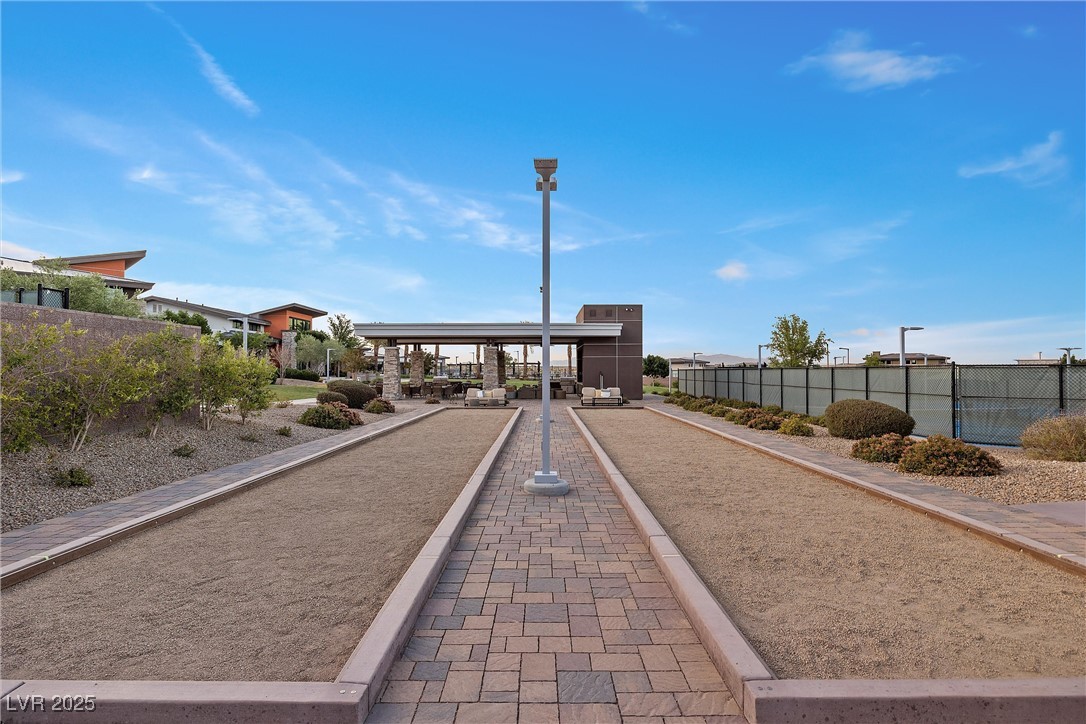 6833 Desert Crimson Street