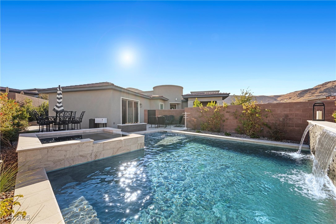 6833 Desert Crimson Street