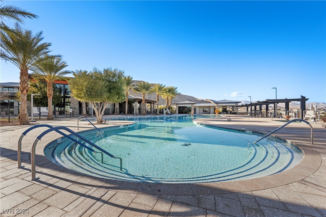 6833 Desert Crimson Street