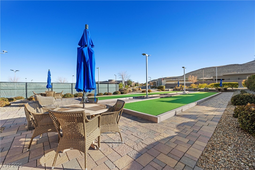 6833 Desert Crimson Street