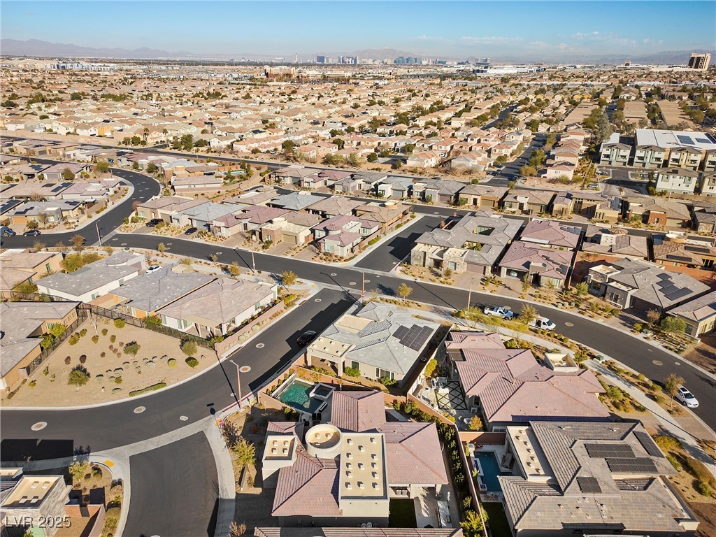6833 Desert Crimson Street