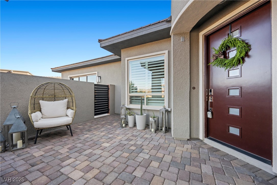 6833 Desert Crimson Street
