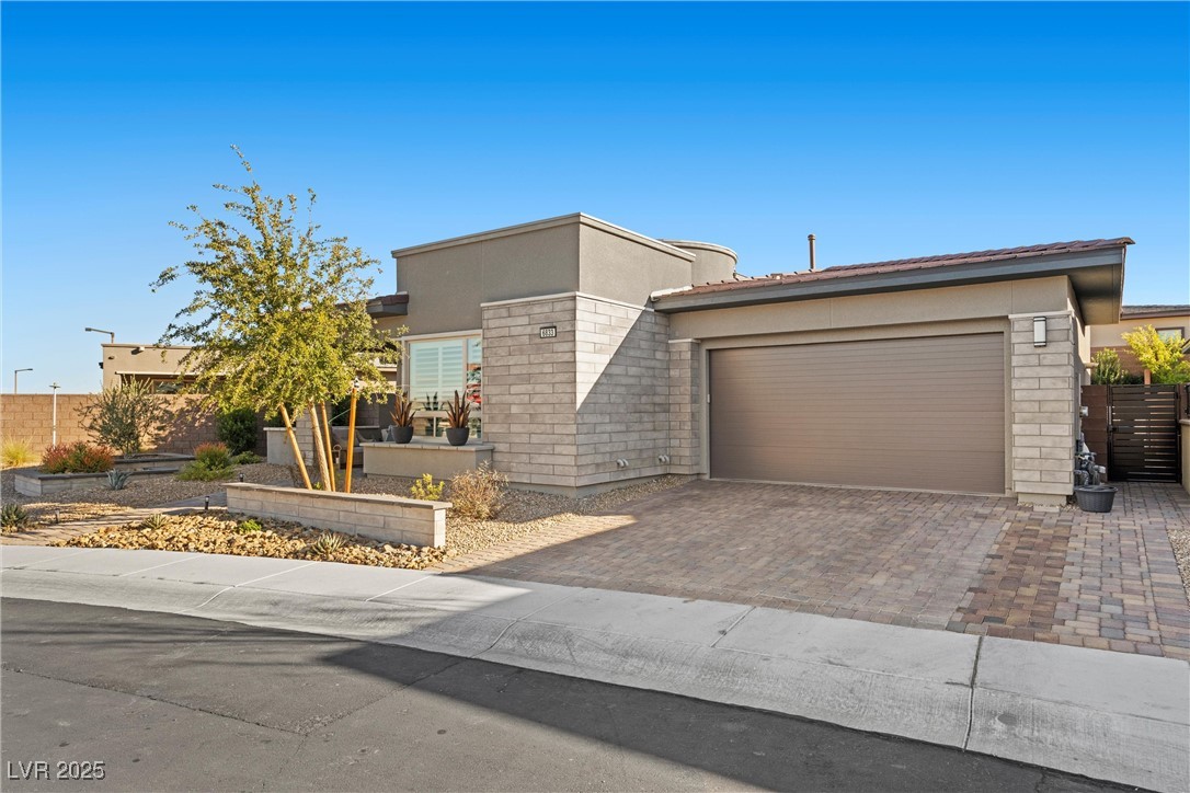 6833 Desert Crimson Street