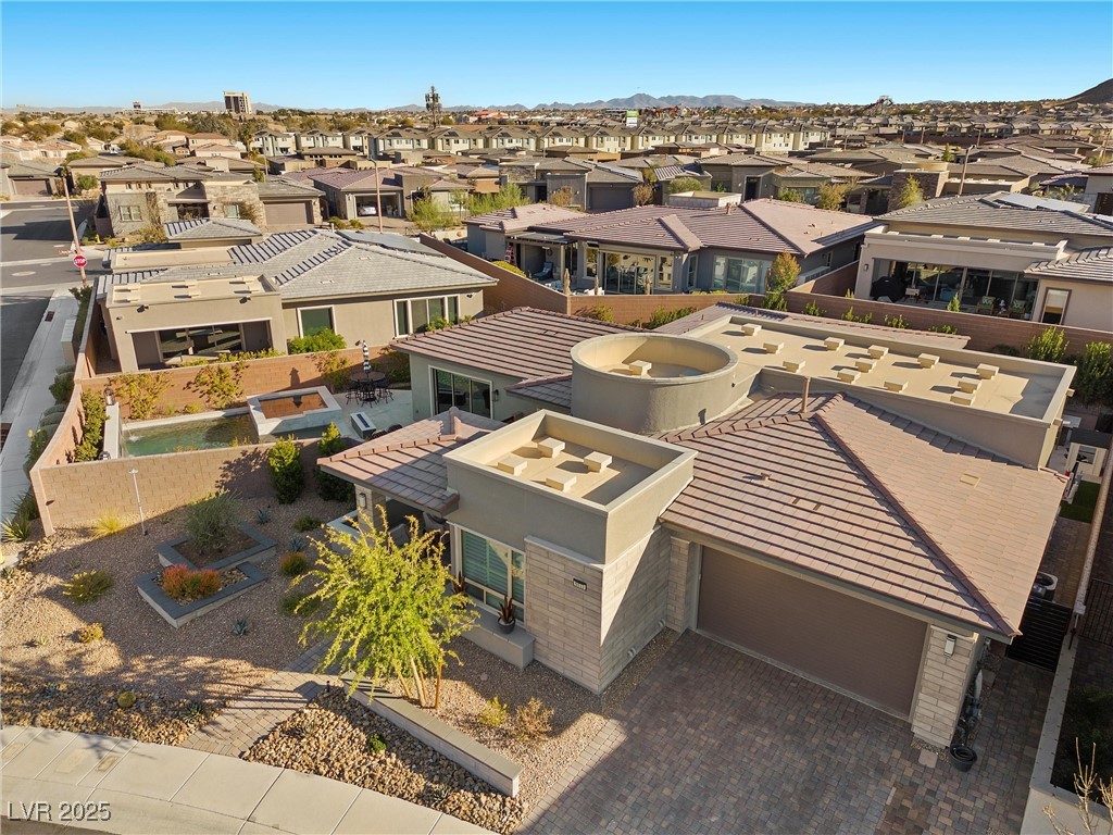 6833 Desert Crimson Street