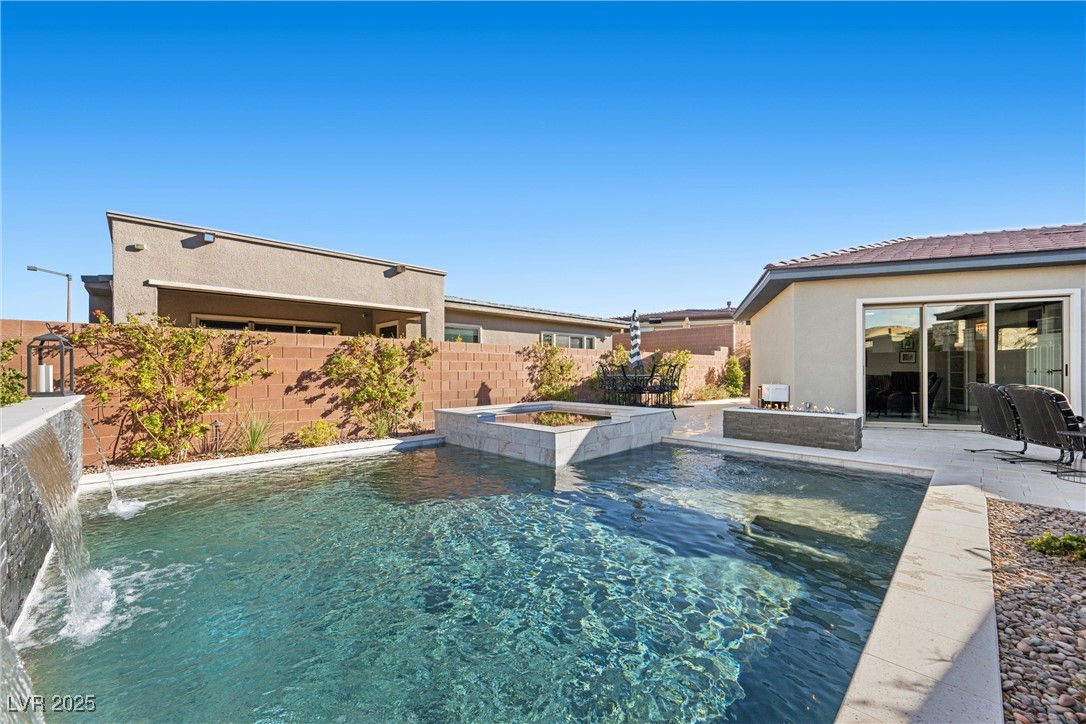 6833 Desert Crimson Street