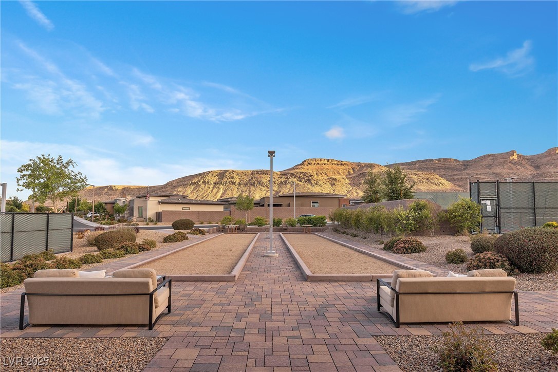 6833 Desert Crimson Street