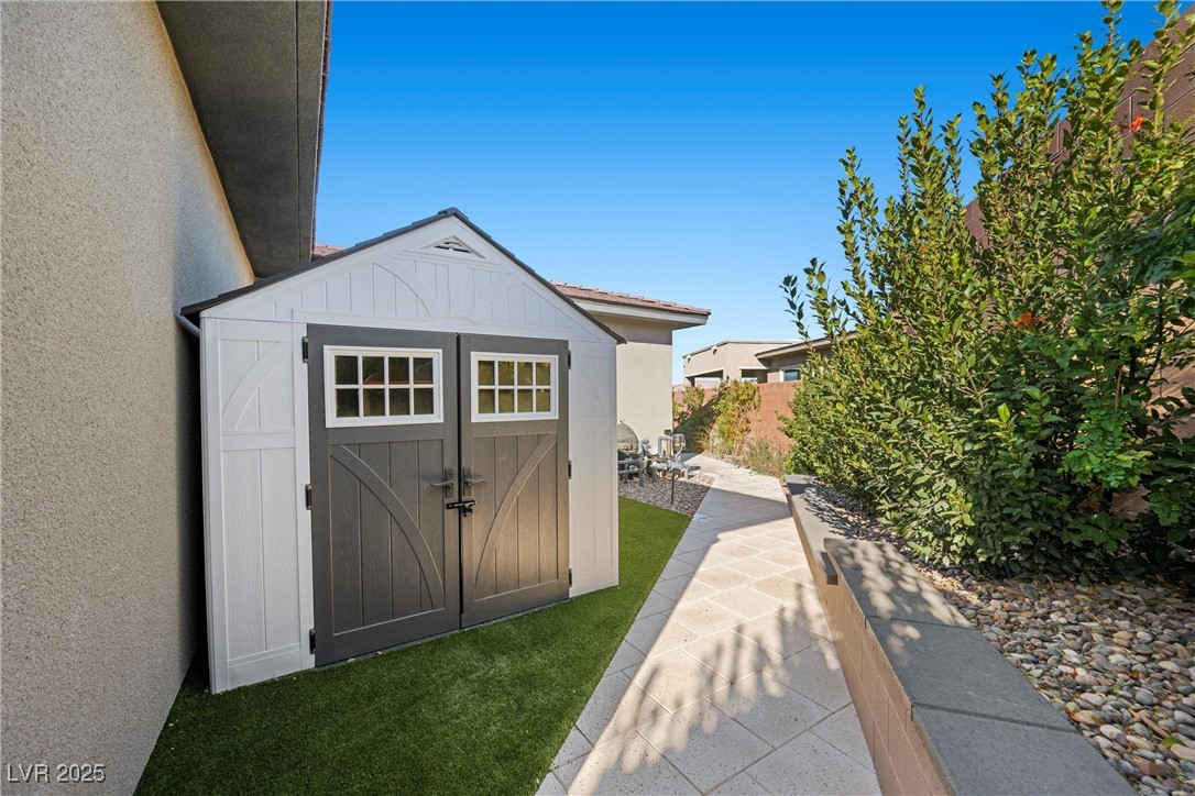 6833 Desert Crimson Street