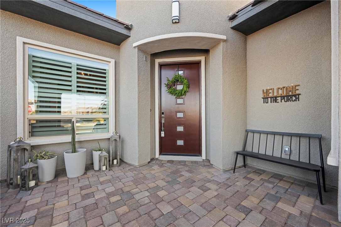 6833 Desert Crimson Street