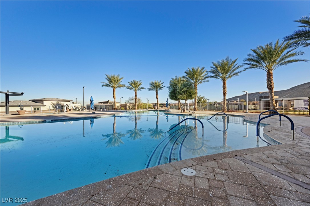 6833 Desert Crimson Street