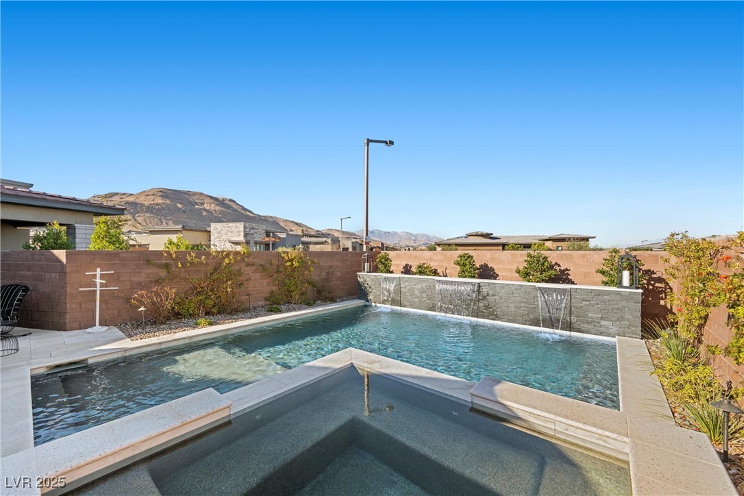 6833 Desert Crimson Street