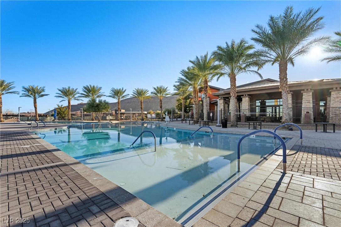 6833 Desert Crimson Street