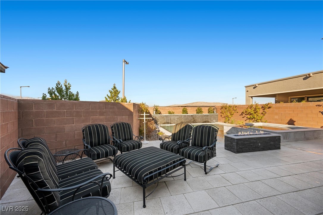 6833 Desert Crimson Street