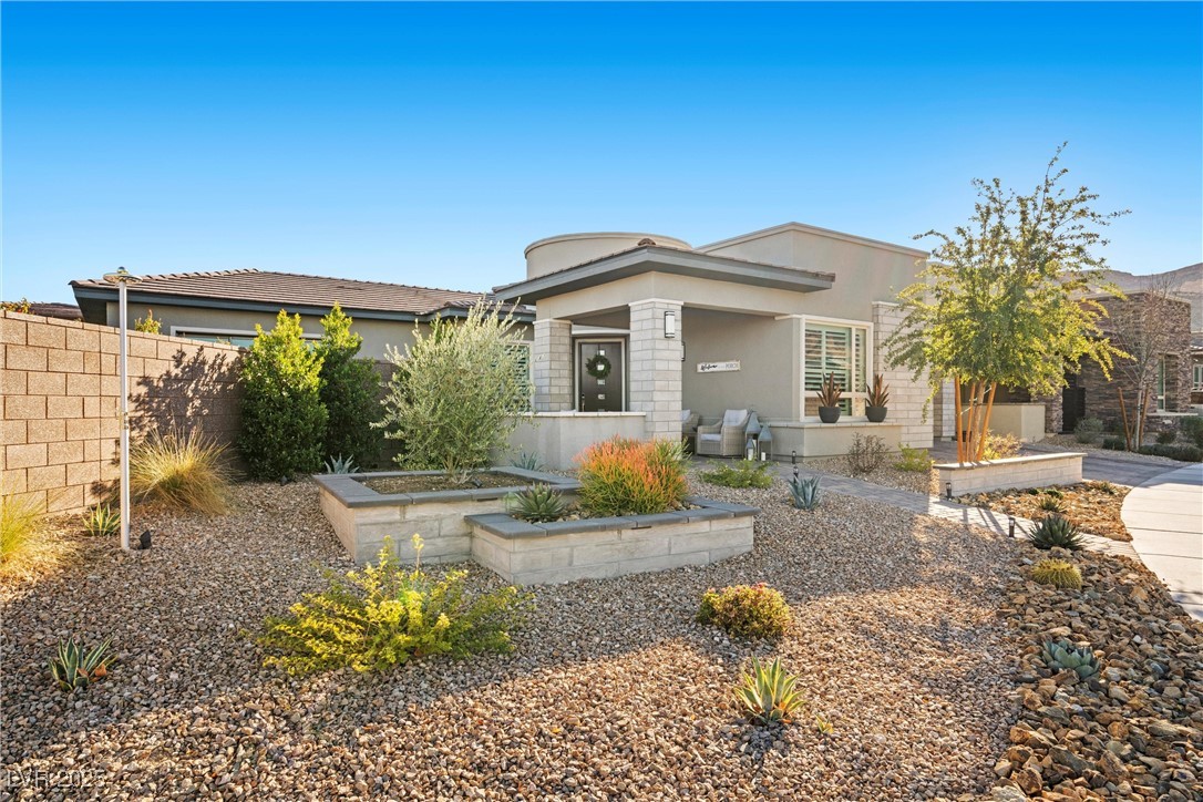 6833 Desert Crimson Street