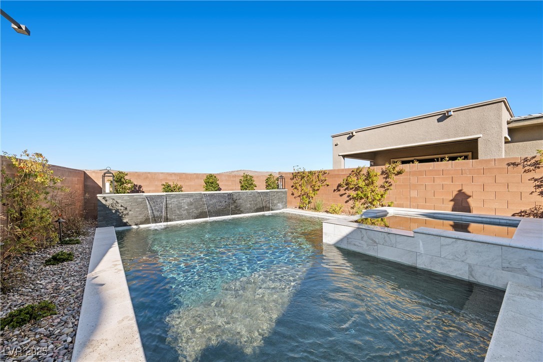 6833 Desert Crimson Street