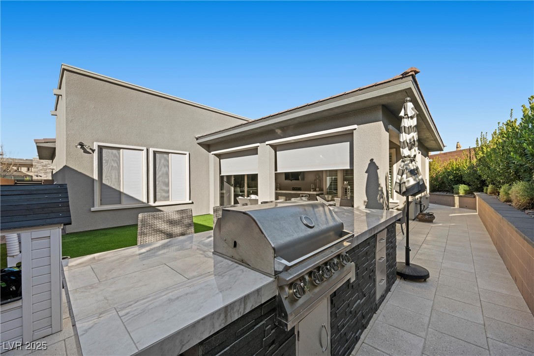 6833 Desert Crimson Street
