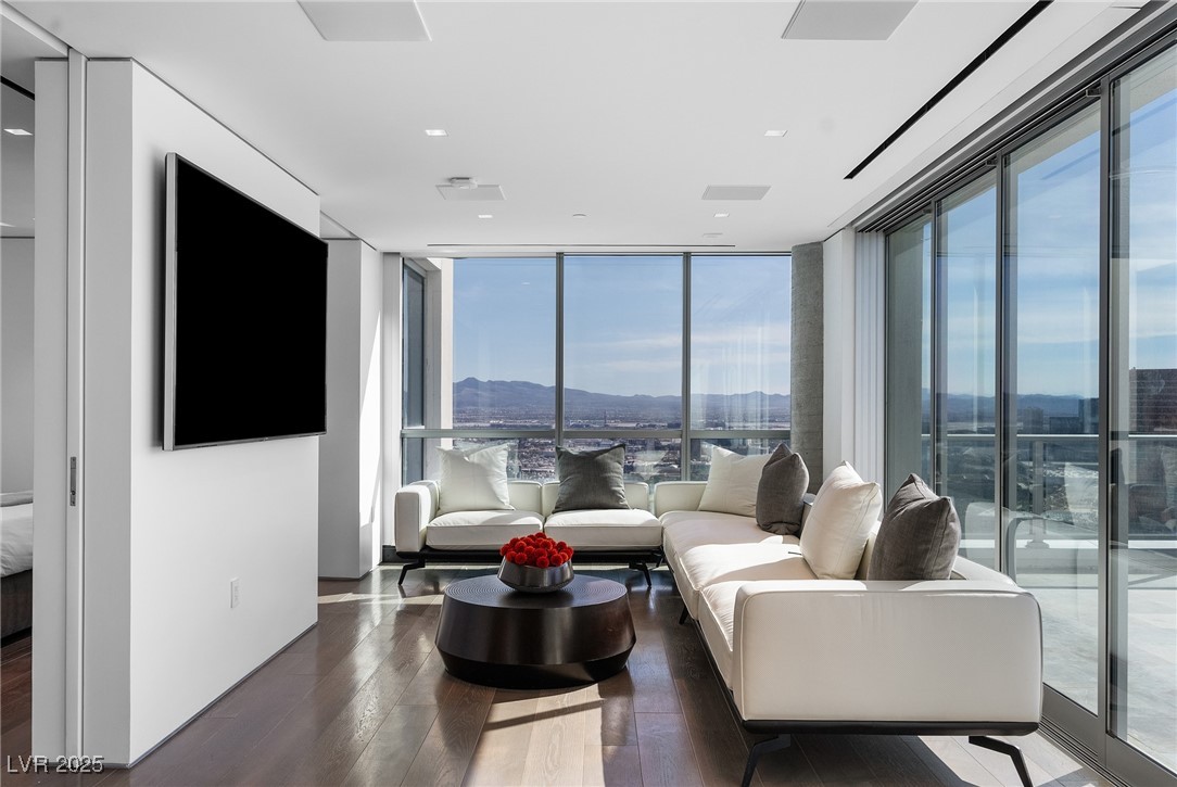2700 Las Vegas Boulevard 4306