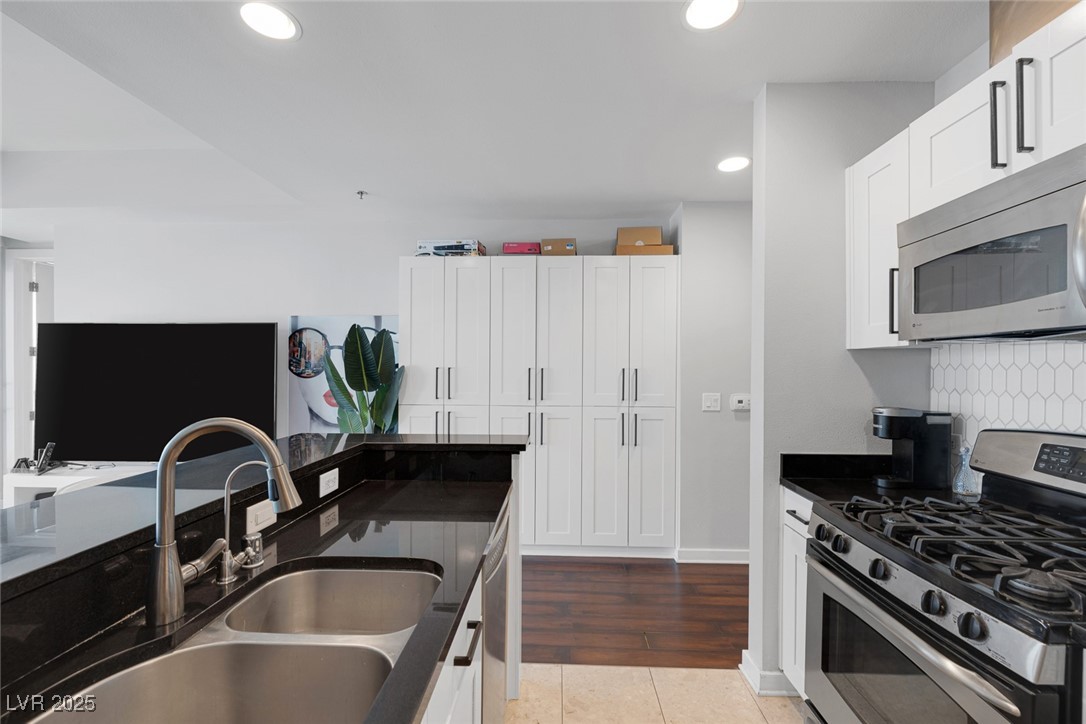 4525 Dean Martin Drive 2205