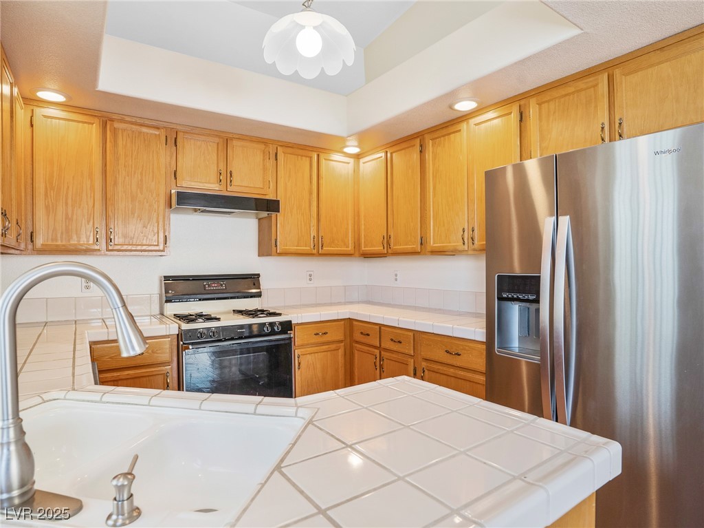 2802 Via Avanti Street
