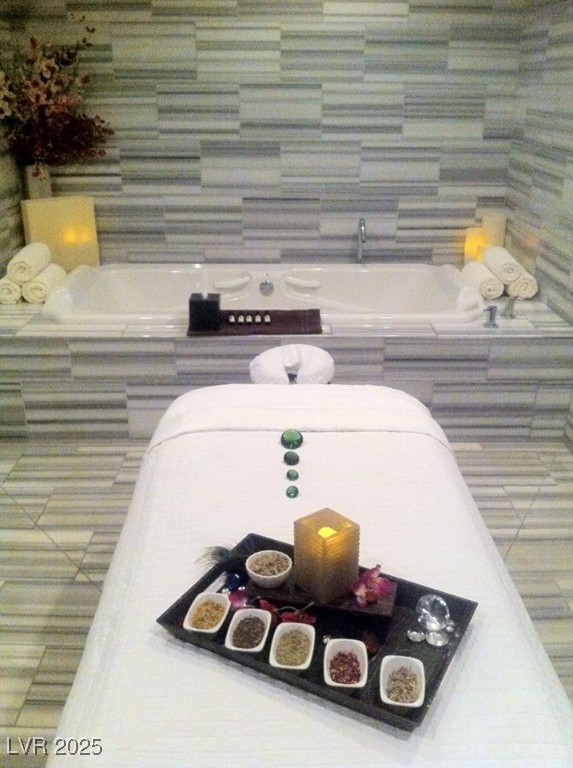 2000 North Fashion Show Drive 4301