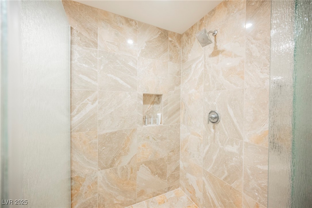 2000 North Fashion Show Drive 4301