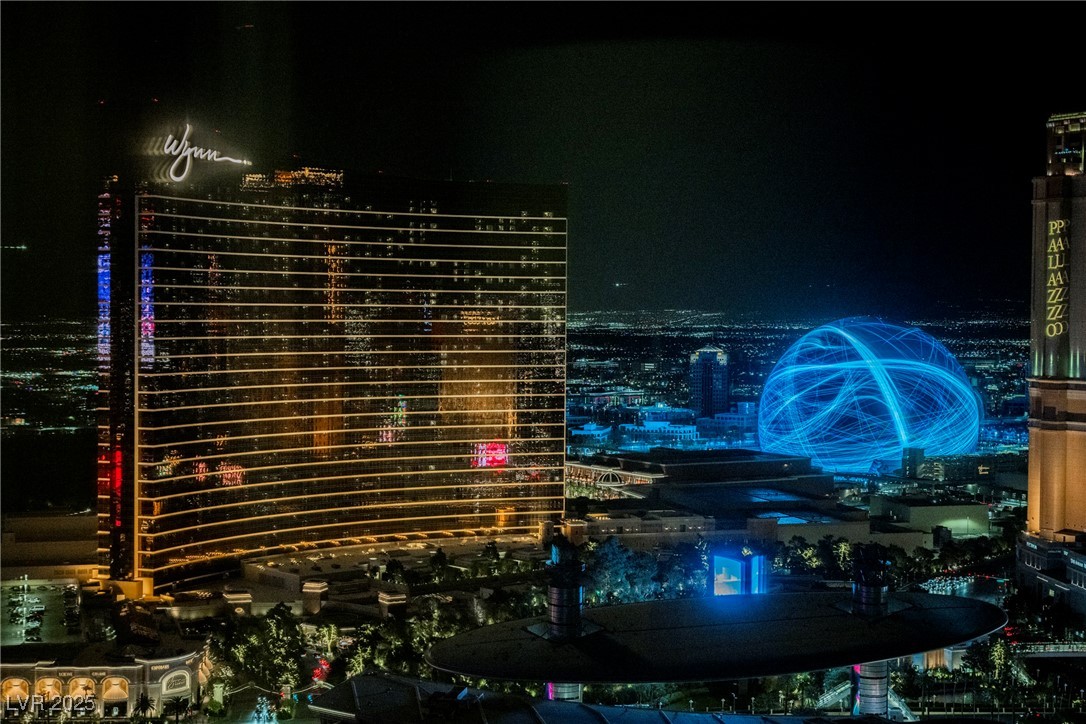 2000 North Fashion Show Drive 4301