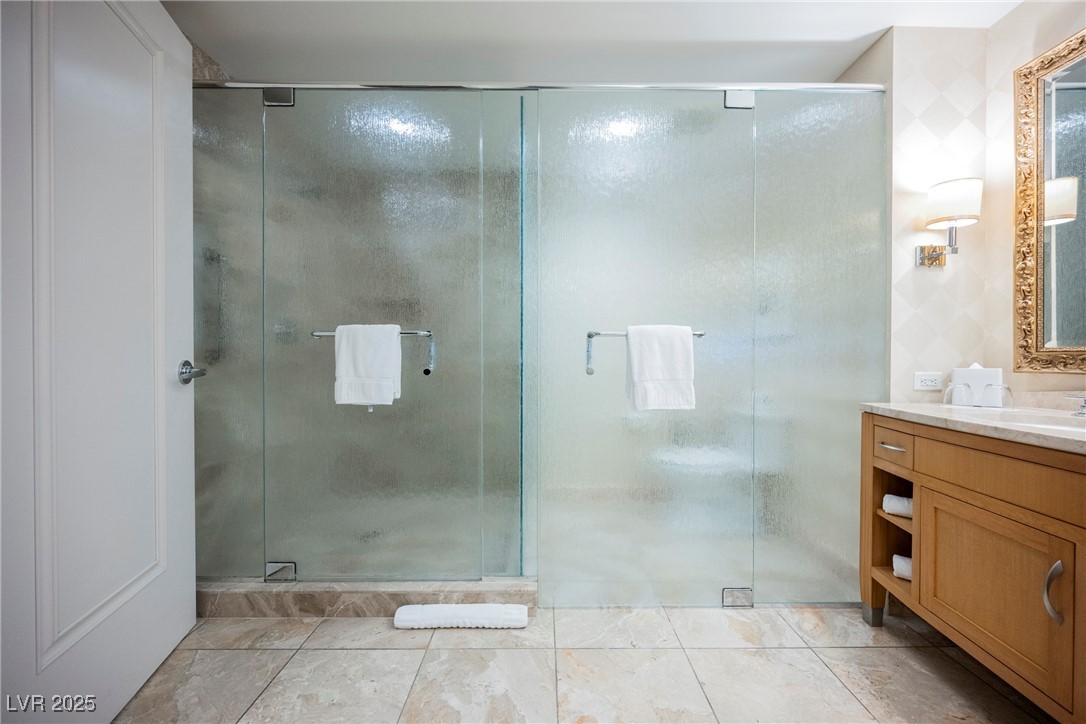 2000 North Fashion Show Drive 4200