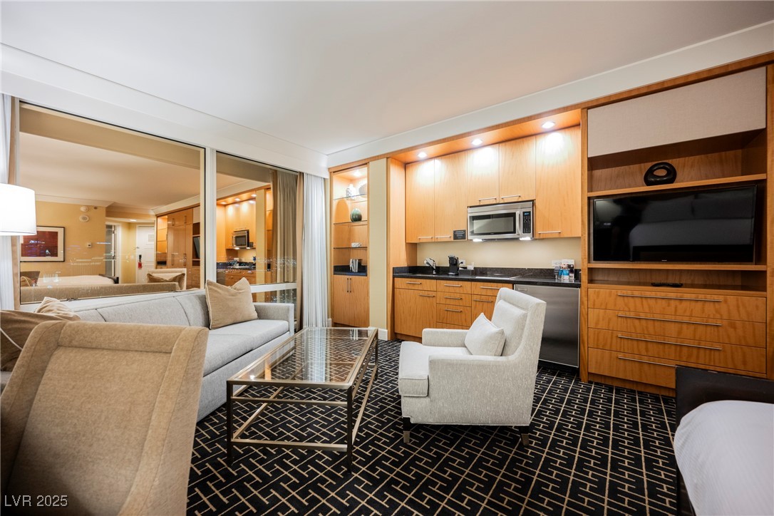 2000 North Fashion Show Drive 4200