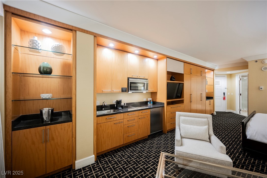 2000 North Fashion Show Drive 4200