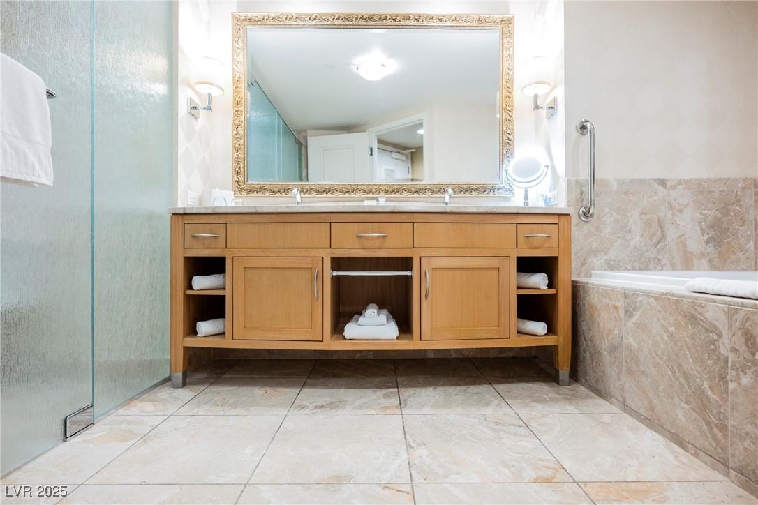 2000 North Fashion Show Drive 4200