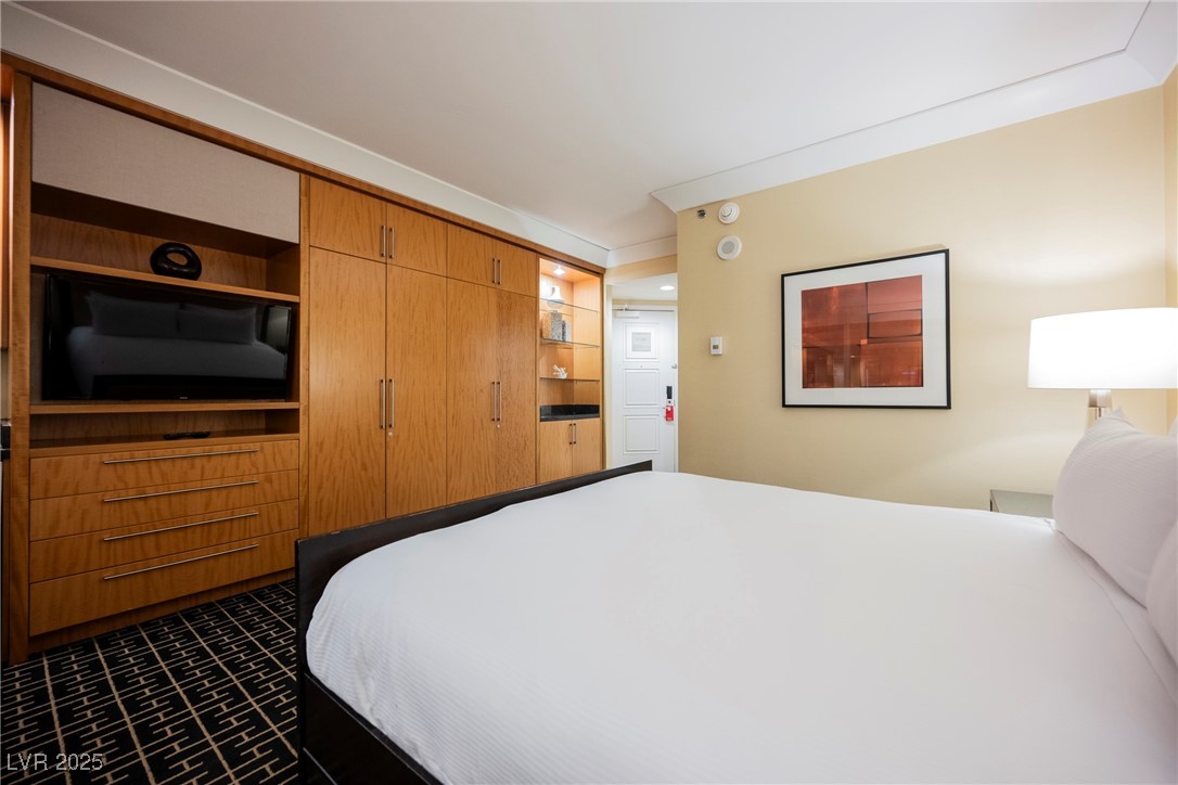 2000 North Fashion Show Drive 4200