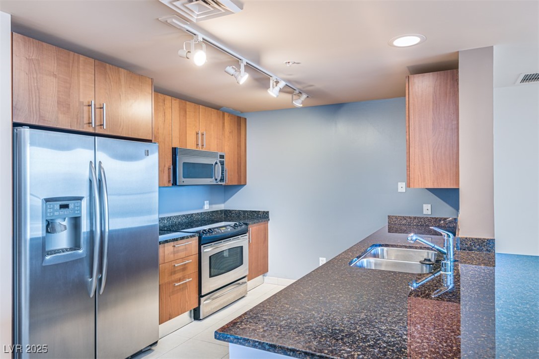 200 Sahara Avenue 2507