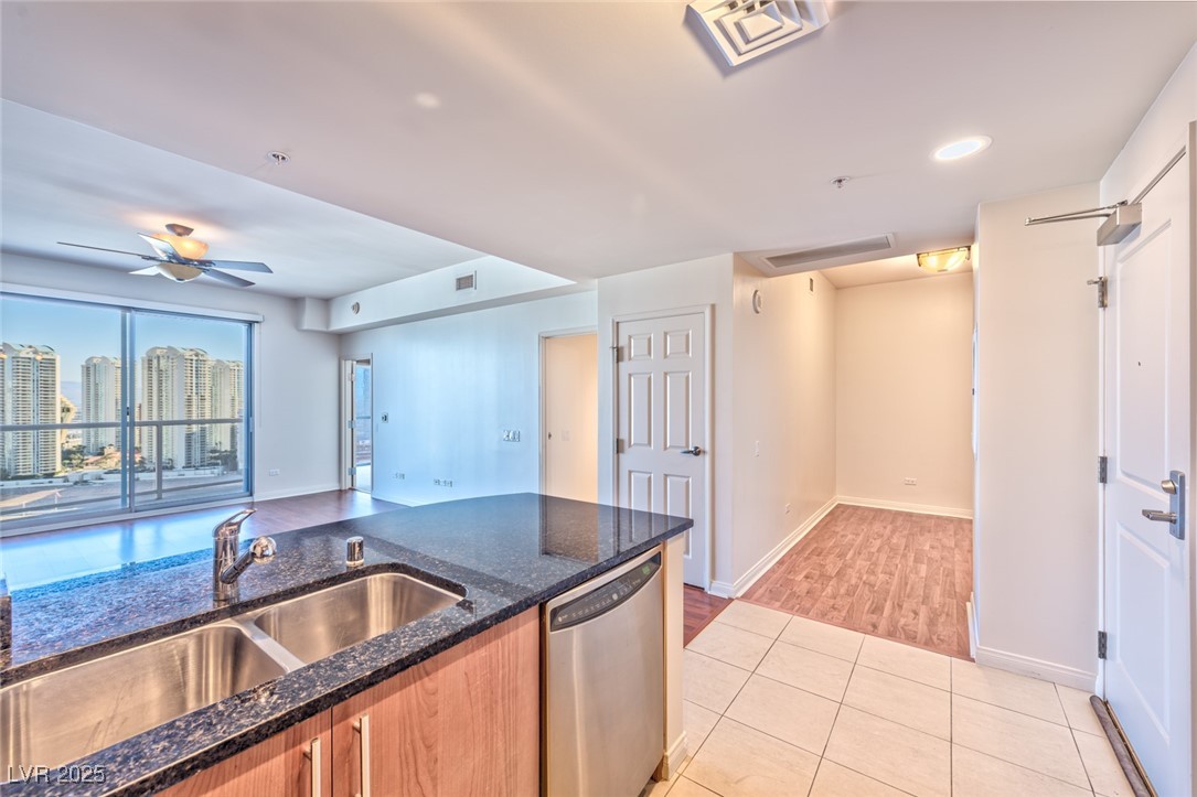 200 Sahara Avenue 2507