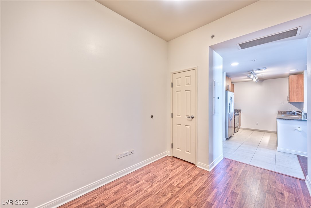 200 Sahara Avenue 2507