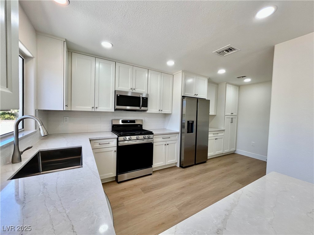 9552 Gold Bank Drive