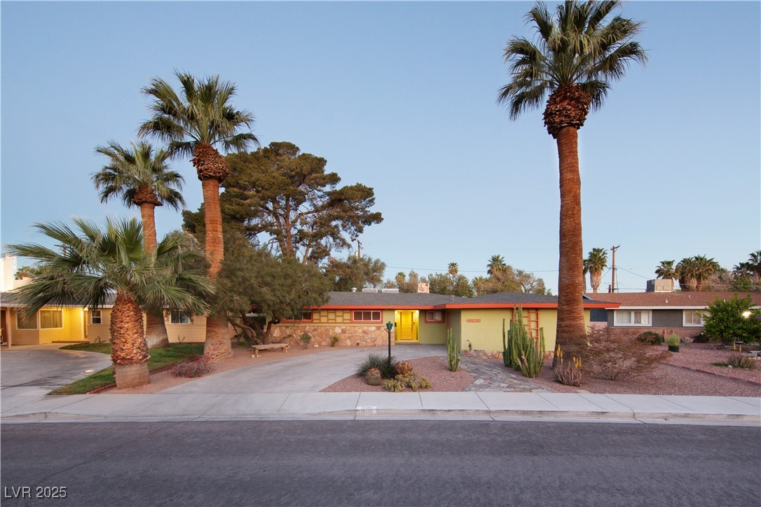 1608 Houssels Avenue