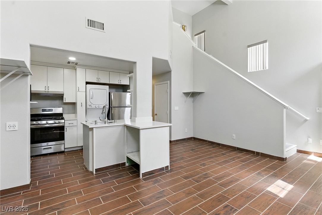 9572 Belle Rich Street