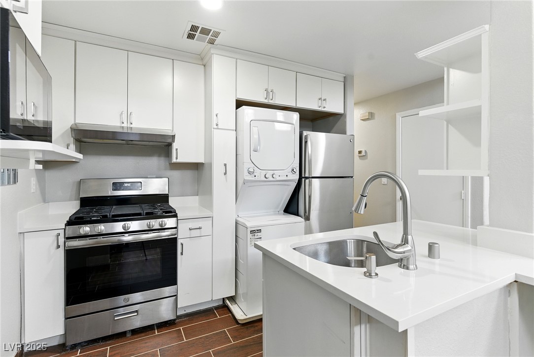 9572 Belle Rich Street