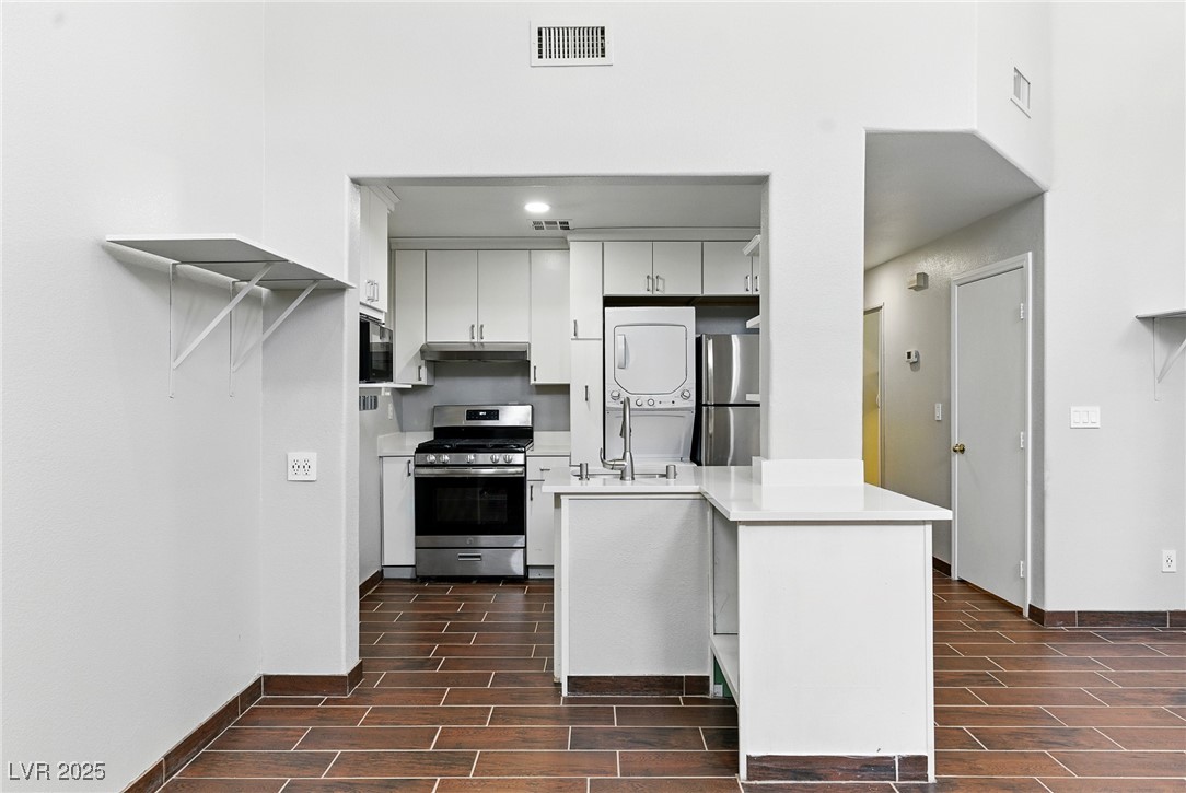 9572 Belle Rich Street