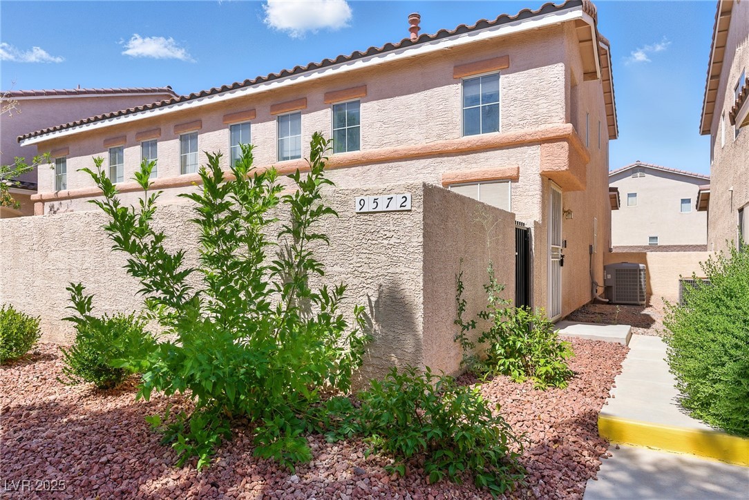 9572 Belle Rich Street