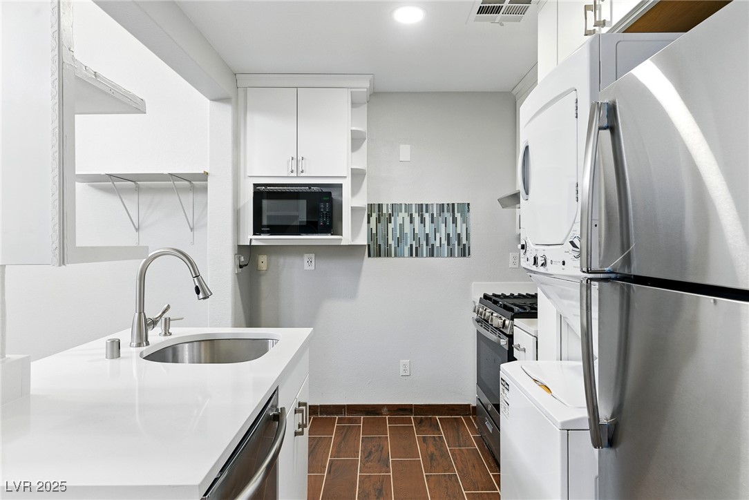 9572 Belle Rich Street